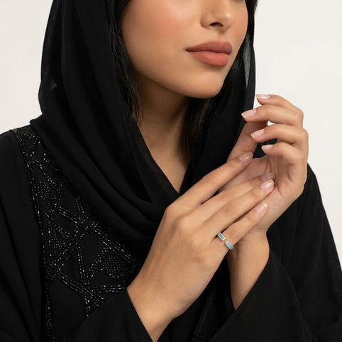 ما الذي يجعل خاتم الخنصر خياراً مميزاً للنساء؟